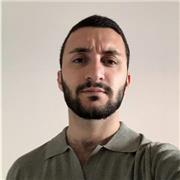 Me gradué en Derecho Internacional y aprendí turco. Practiqué el turco en Turquía. Enseñé turco cuando era independiente.